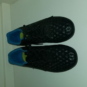 Black nike soccer cleats